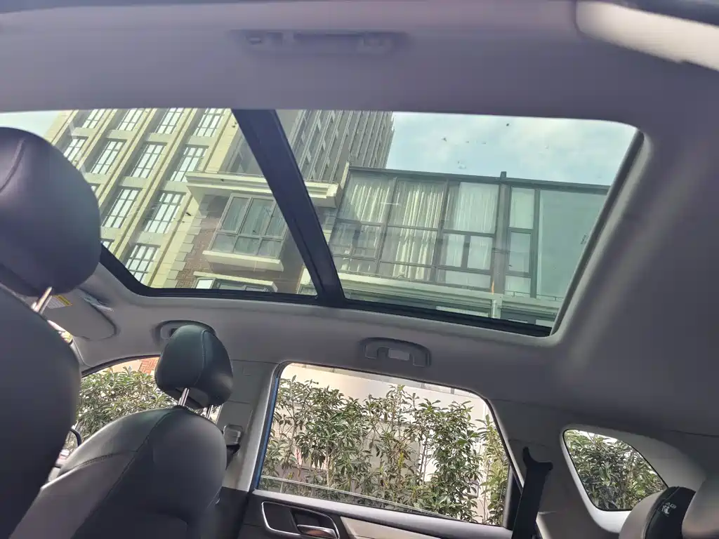 ROEWE RX5 NEW ENERGY