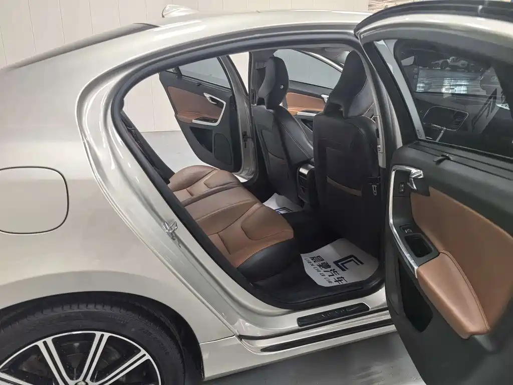 Volvo S60 — миниатюра 15