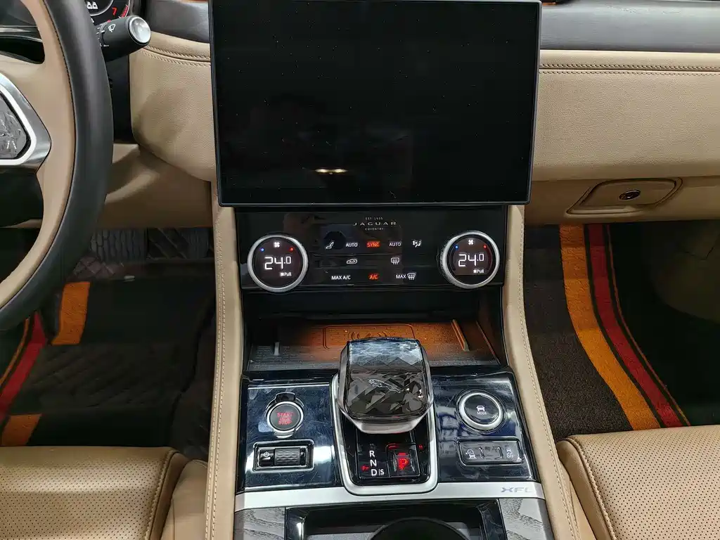 Jaguar XFL — миниатюра 9