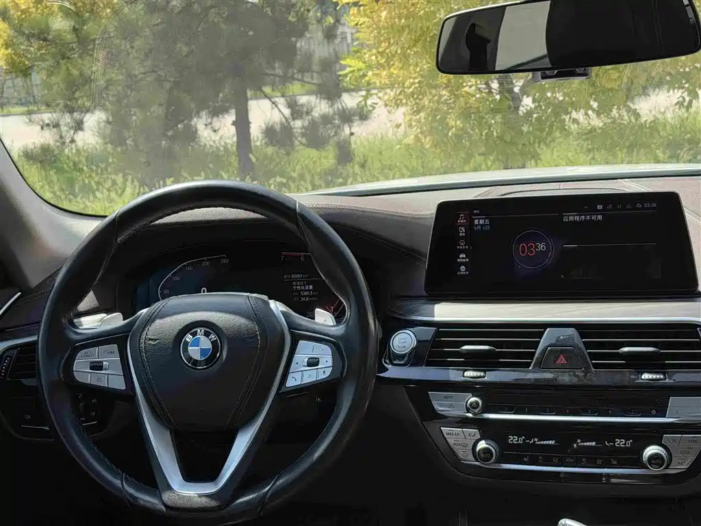 BMW 5 Series — миниатюра 7