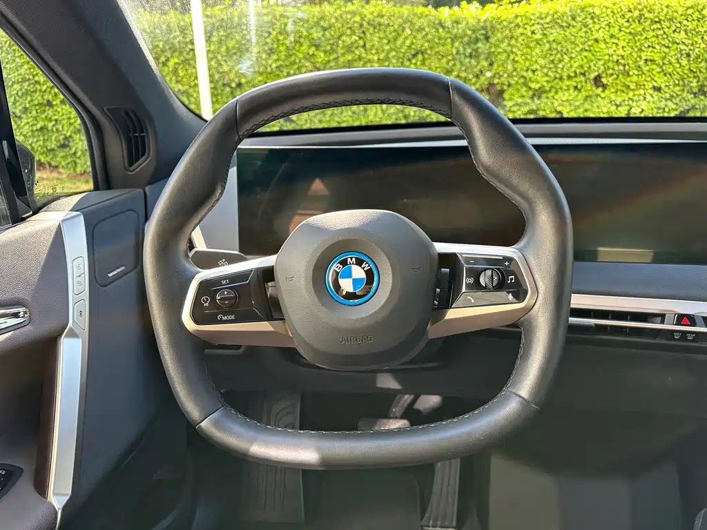 BMW iX — миниатюра 13