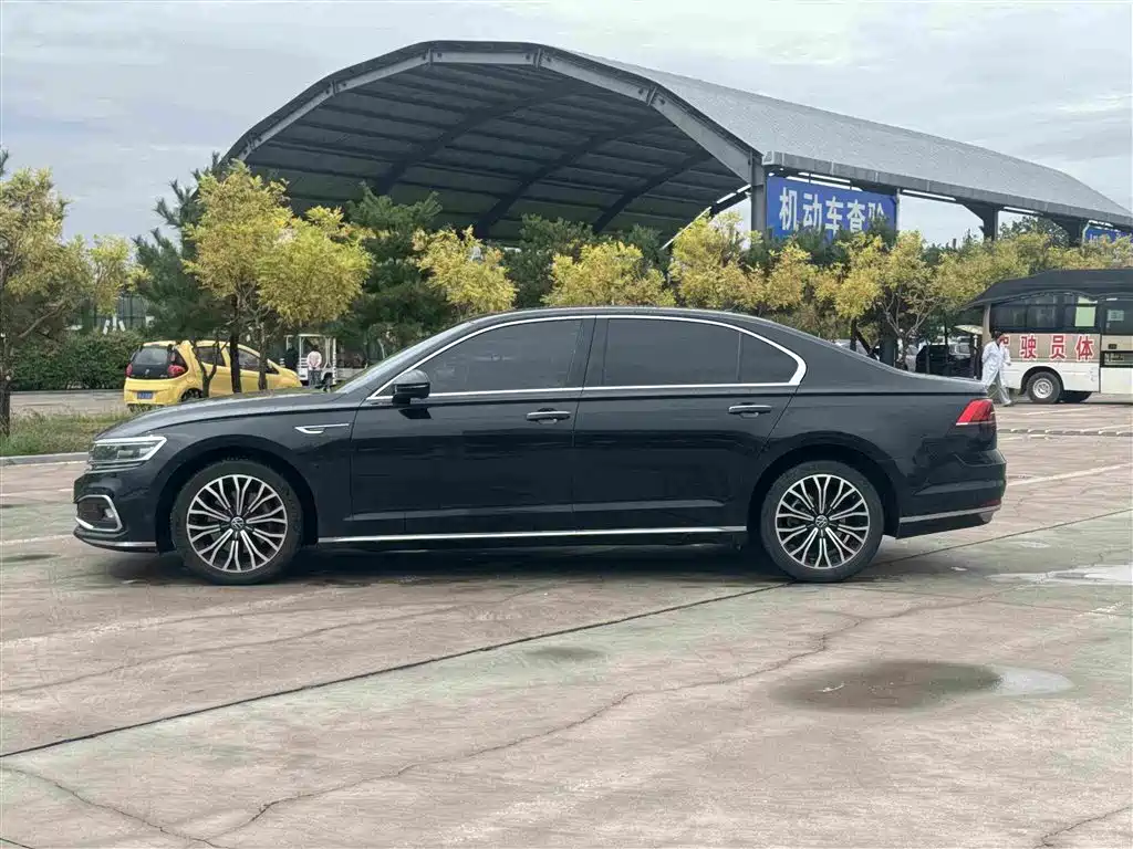 Volkswagen Phideon — миниатюра 4