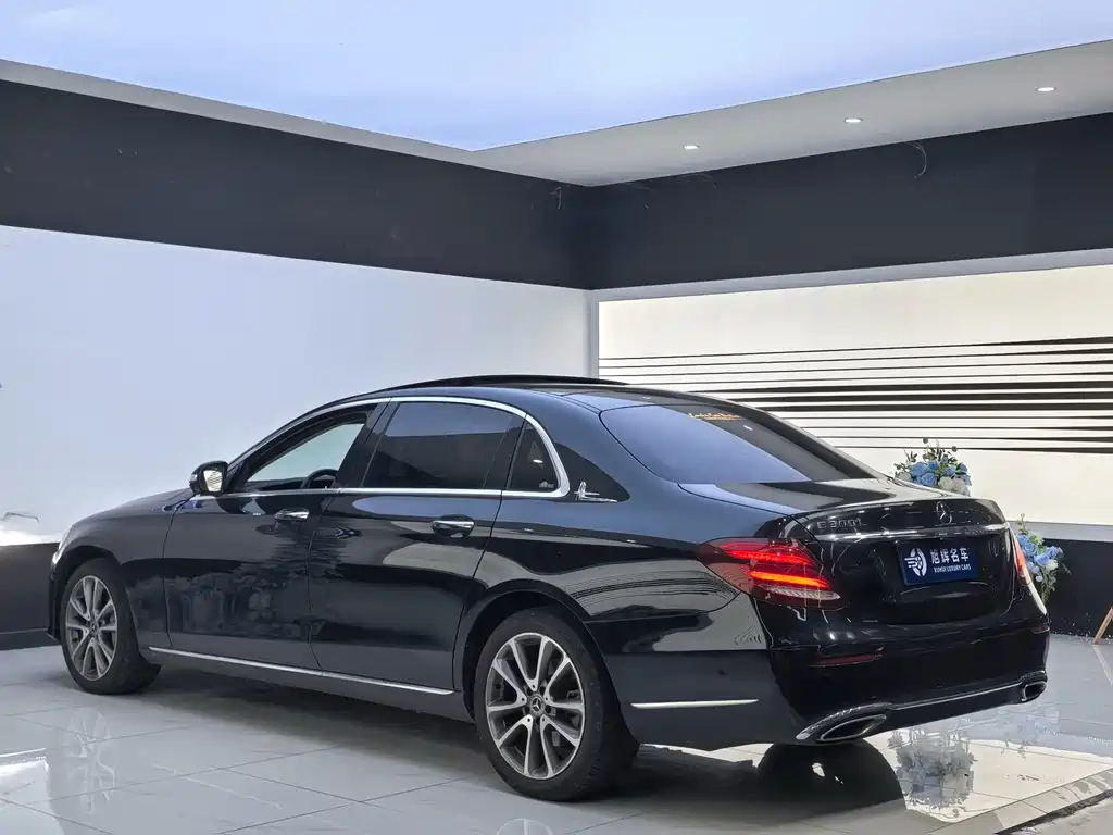 Mercedes-Benz E-Class — миниатюра 7