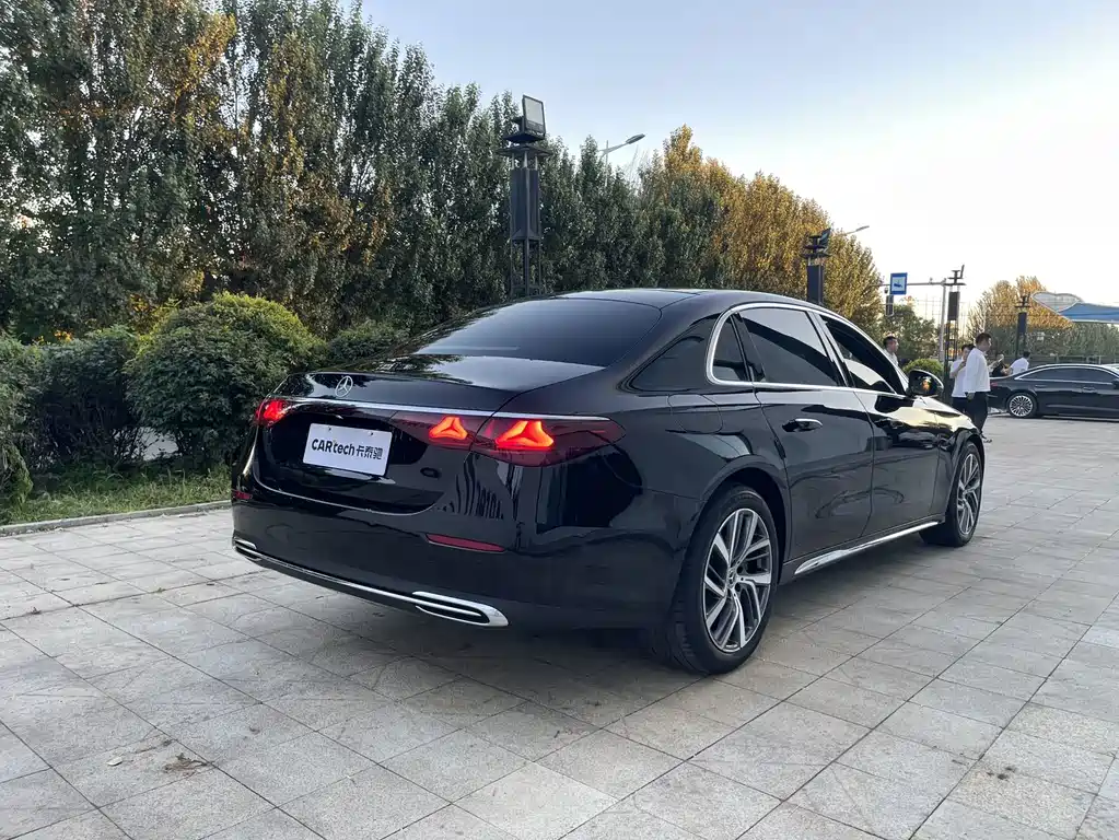 Mercedes-Benz E-Class — миниатюра 6