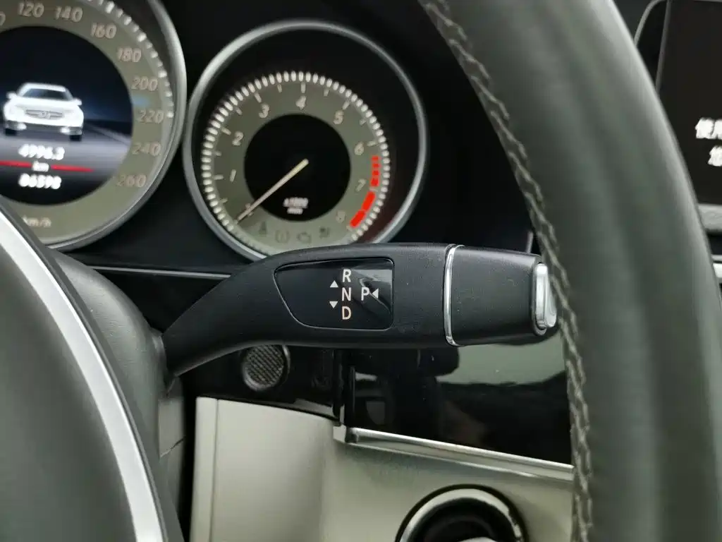 Mercedes-Benz E-Class — миниатюра 13