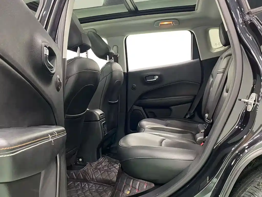 Jeep Compass — миниатюра 5