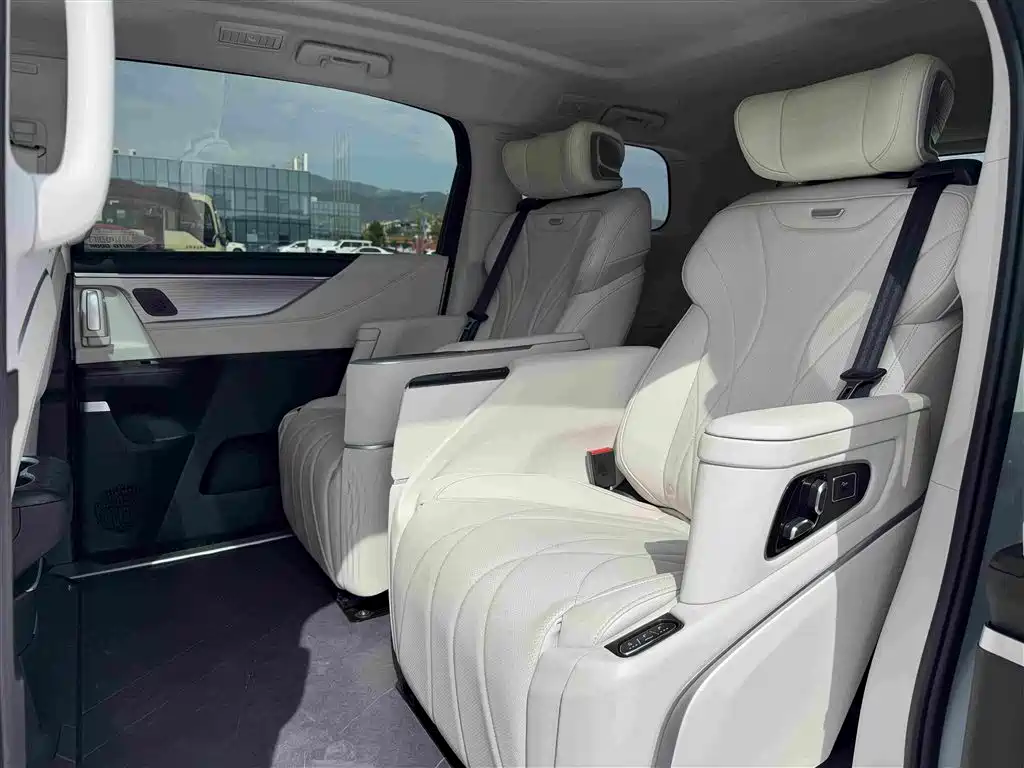 Buick GL8 Hybrid — миниатюра 13