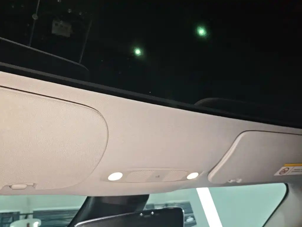 Tesla Model 3 — миниатюра 18