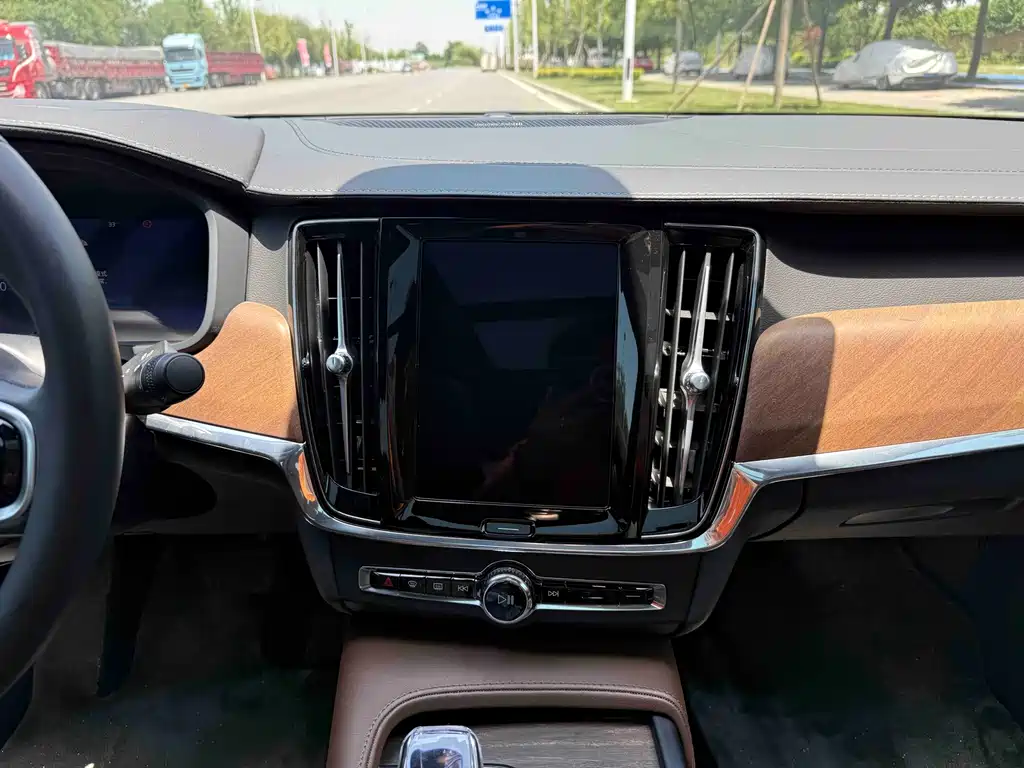Volvo S90 2025 B5 Luxury