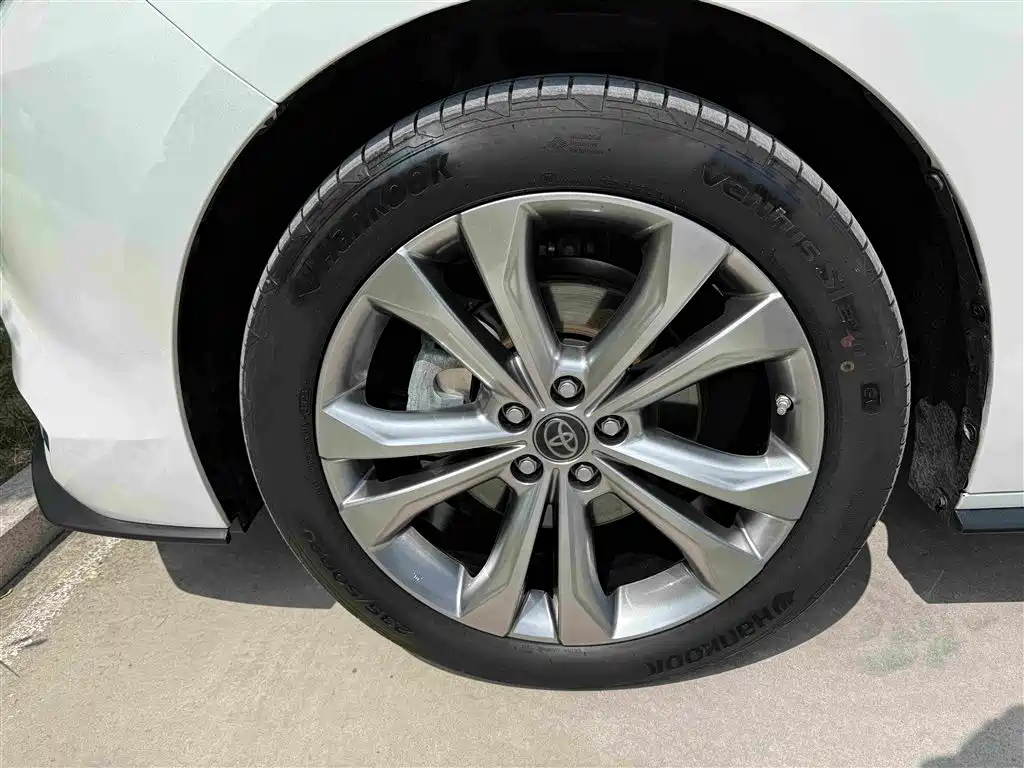 Toyota Sienna — миниатюра 4