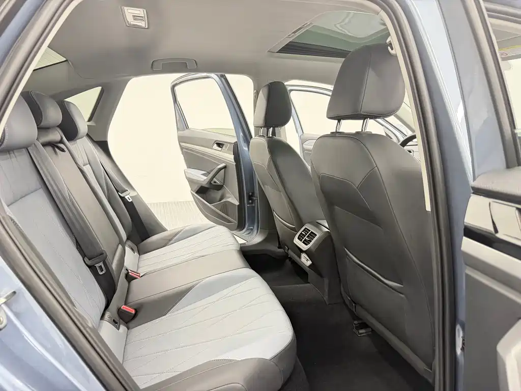 Volkswagen Lavida — миниатюра 9