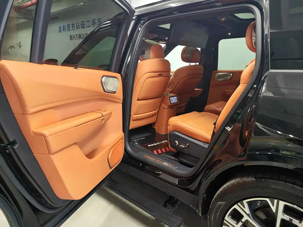 Lynk & Co 900 2025 1.5T Ultra 6 мест