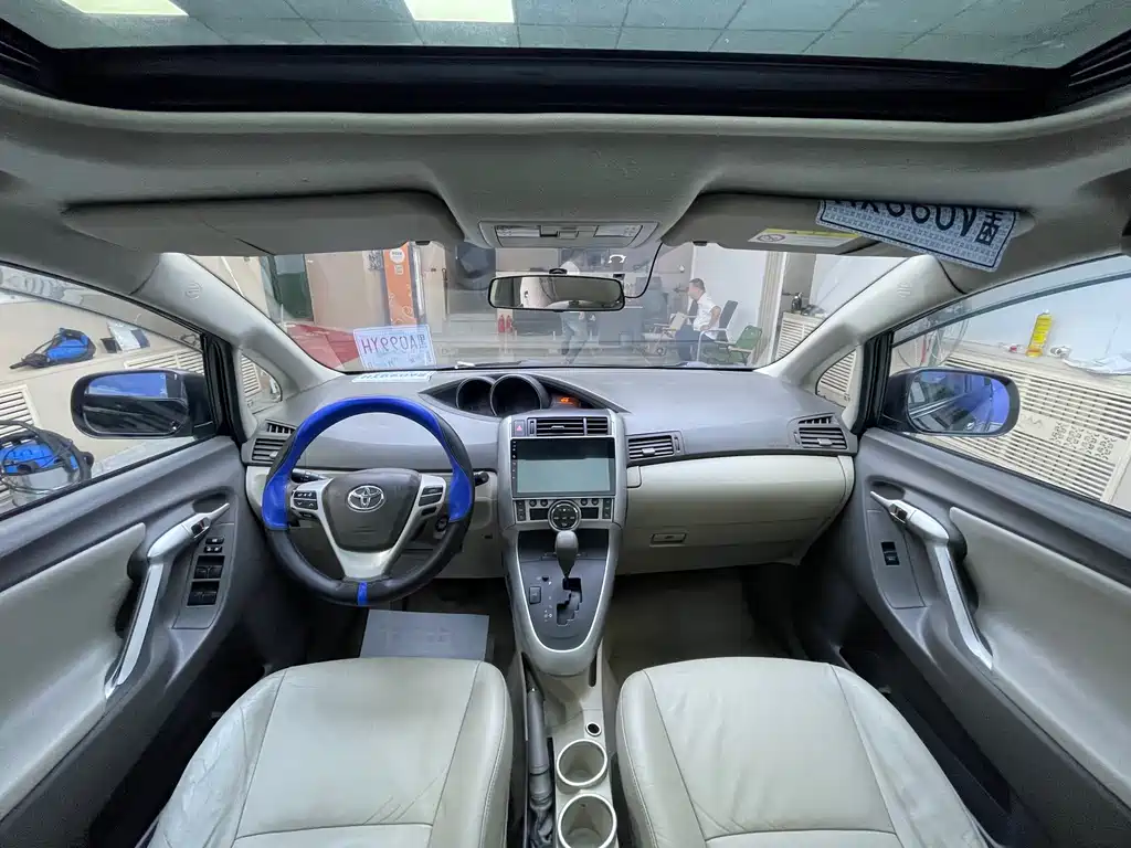 Toyota Verso — миниатюра 6