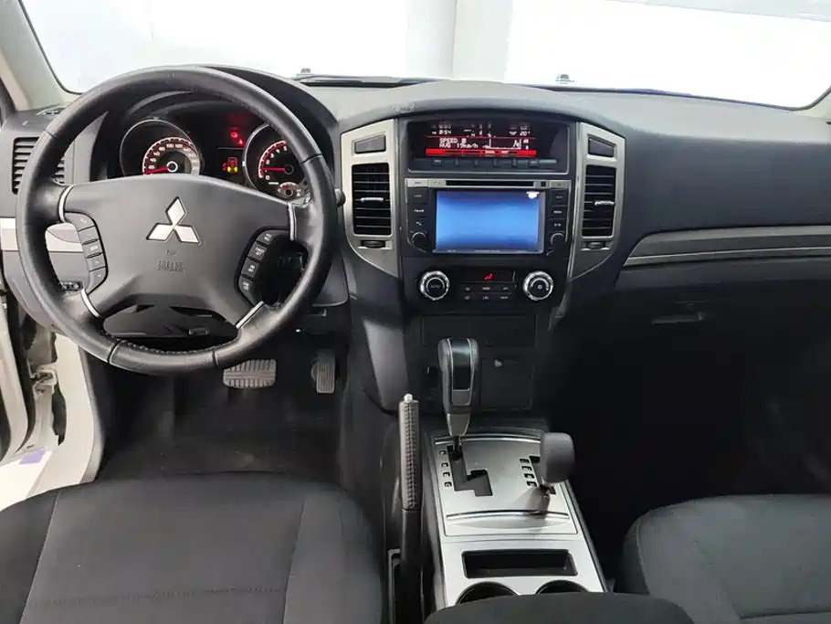 Mitsubishi Pajero (Import) — миниатюра 12