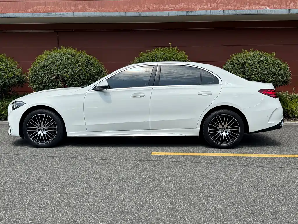 Mercedes-Benz C-Class — миниатюра 12