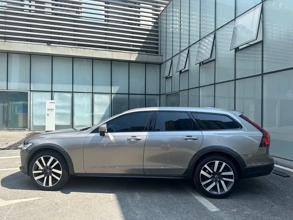 Volvo V90 2022 Cross Country B5 AWD