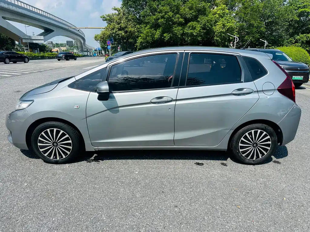 Honda Fit 1.5L LXS CVT Comfort Sunroof Edition, фото 4