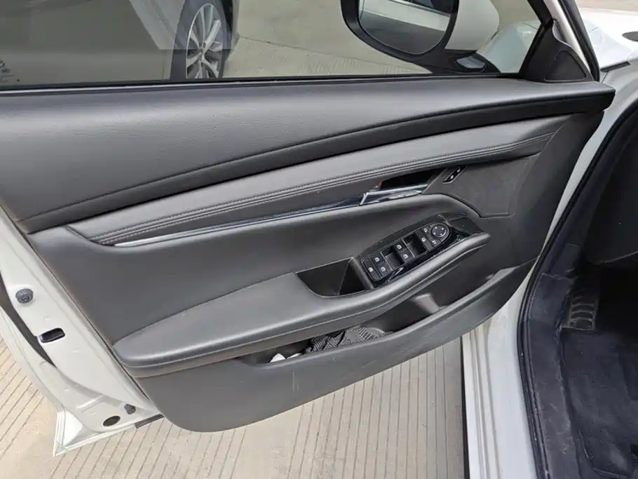 Mazda 3 Axela — миниатюра 7