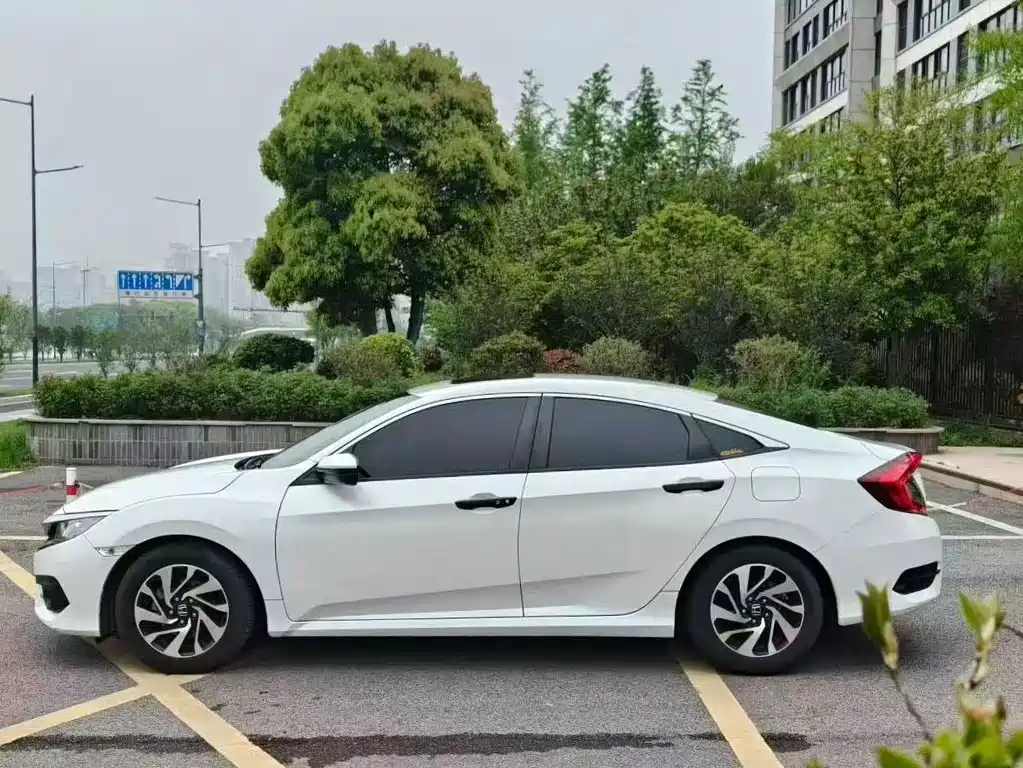 Honda Civic — миниатюра 7