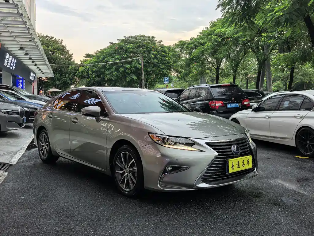 Lexus ES — миниатюра 5