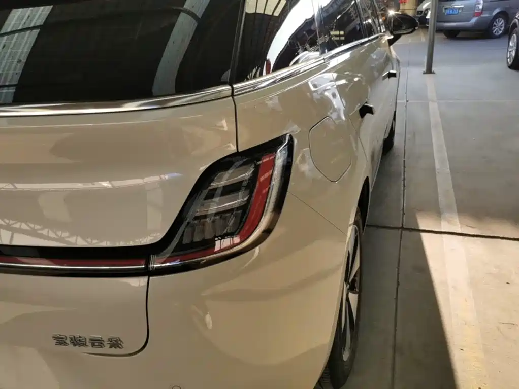Baojun Yunduo — миниатюра 8