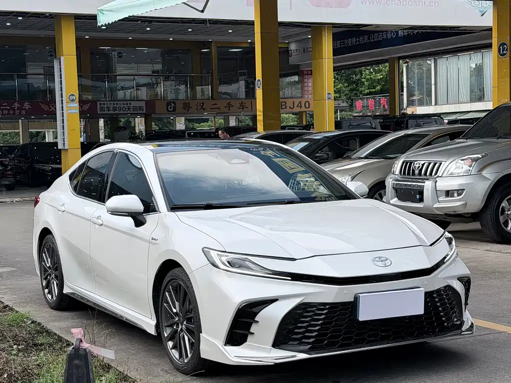 Toyota Camry — миниатюра 3