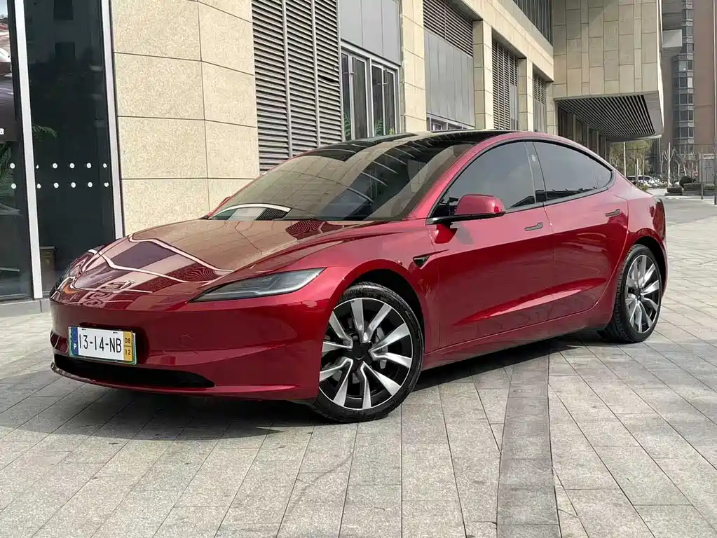 TESLA MODEL 3