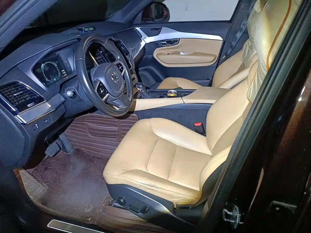 Volvo XC90 — миниатюра 13