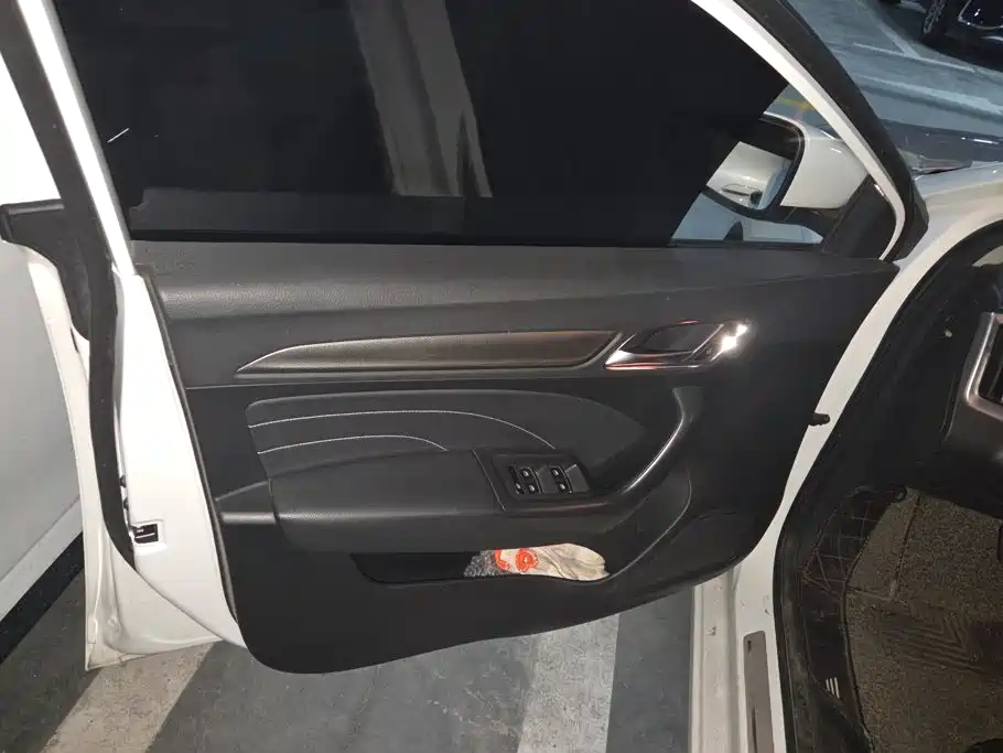 Roewe i6 Classic — миниатюра 7