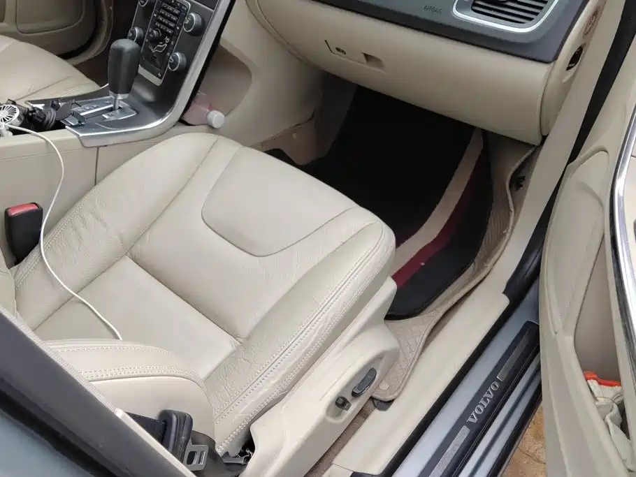 Volvo S60 (Import) — миниатюра 8