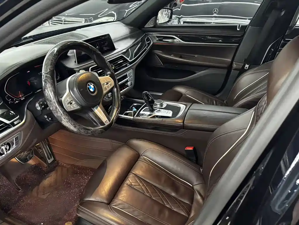 BMW 7 Series — миниатюра 5