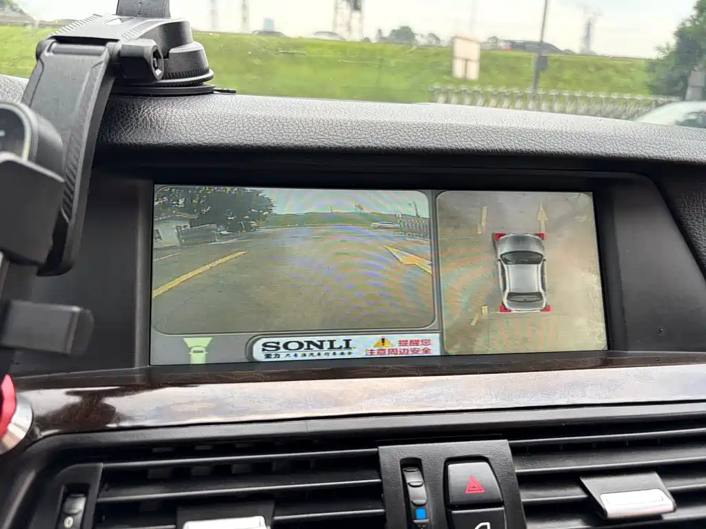 BMW 5 Series — миниатюра 14
