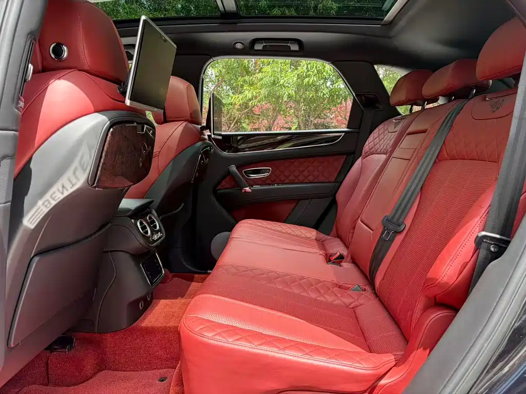 Bentley Bentayga — миниатюра 13