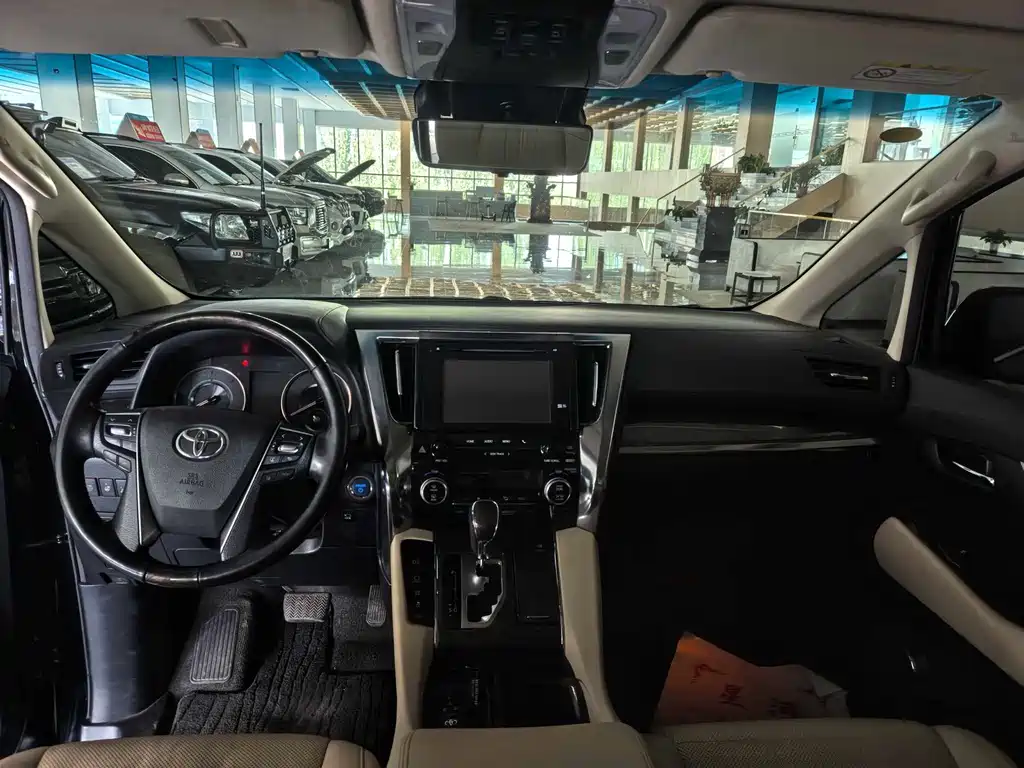 Toyota Vellfire — миниатюра 5