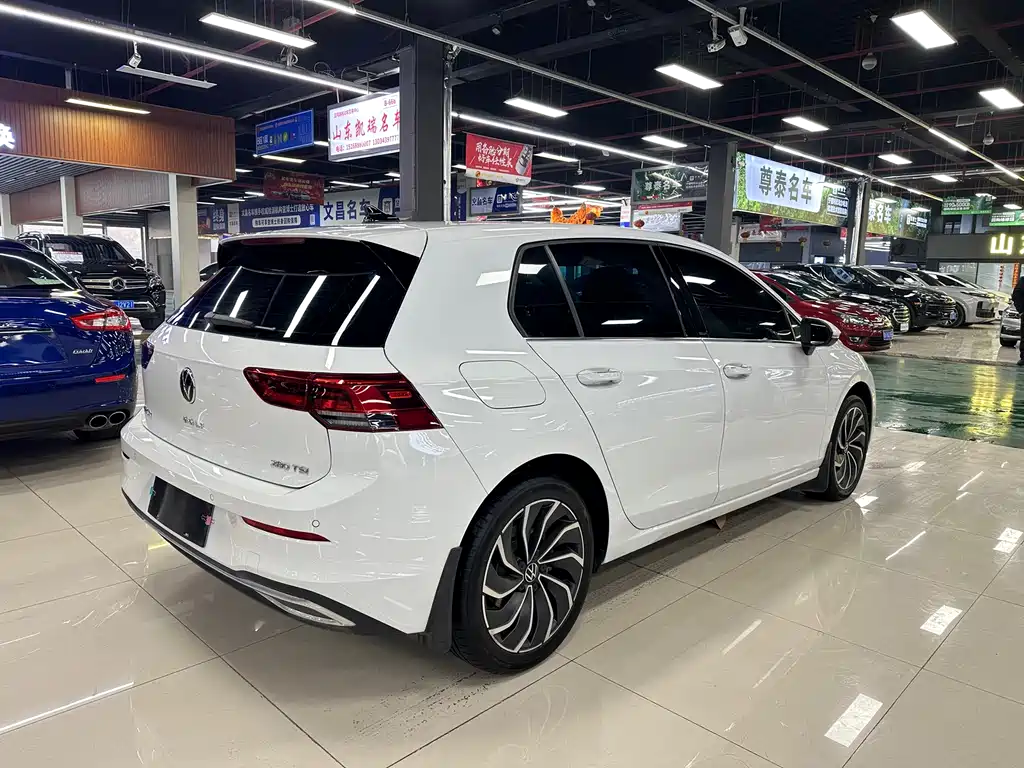 VOLKSWAGEN GOLF