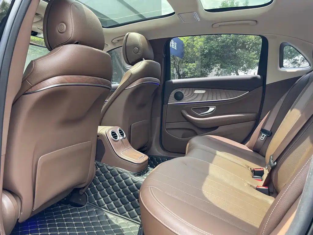 Mercedes-Benz E-Class — миниатюра 7