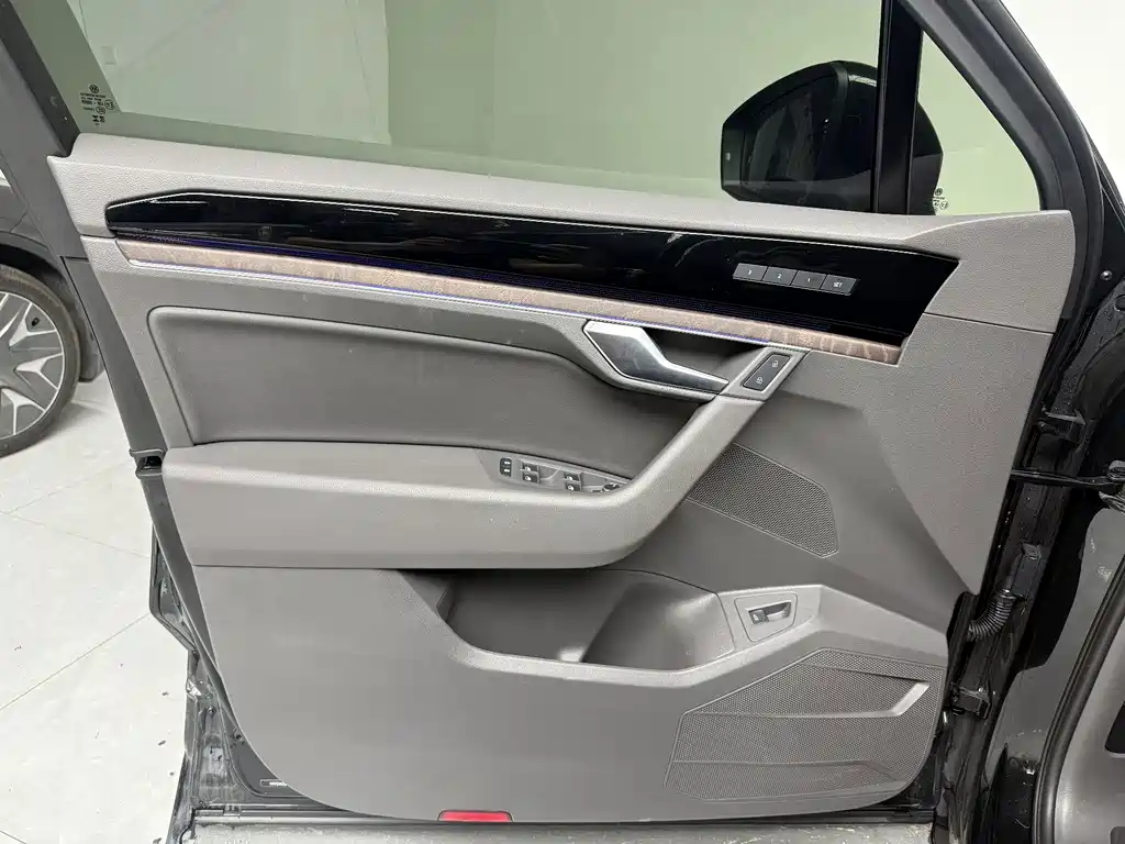 Volkswagen Touareg — миниатюра 5
