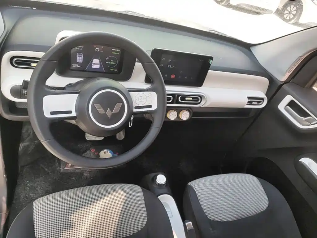 Wuling MINIEV — миниатюра 10