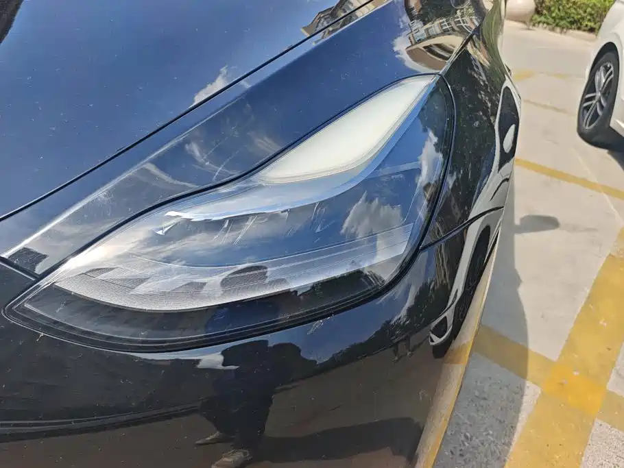Tesla Model Y — миниатюра 5