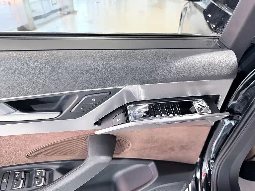 Audi A8 — миниатюра 12