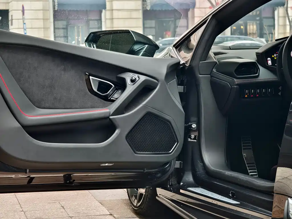 LAMBORGHINI HURACÁN