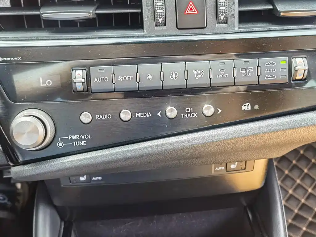 Lexus ES — миниатюра 18