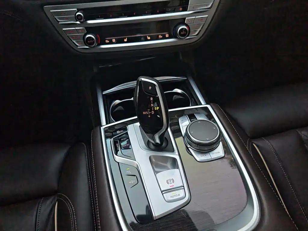 BMW 7 Series — миниатюра 19