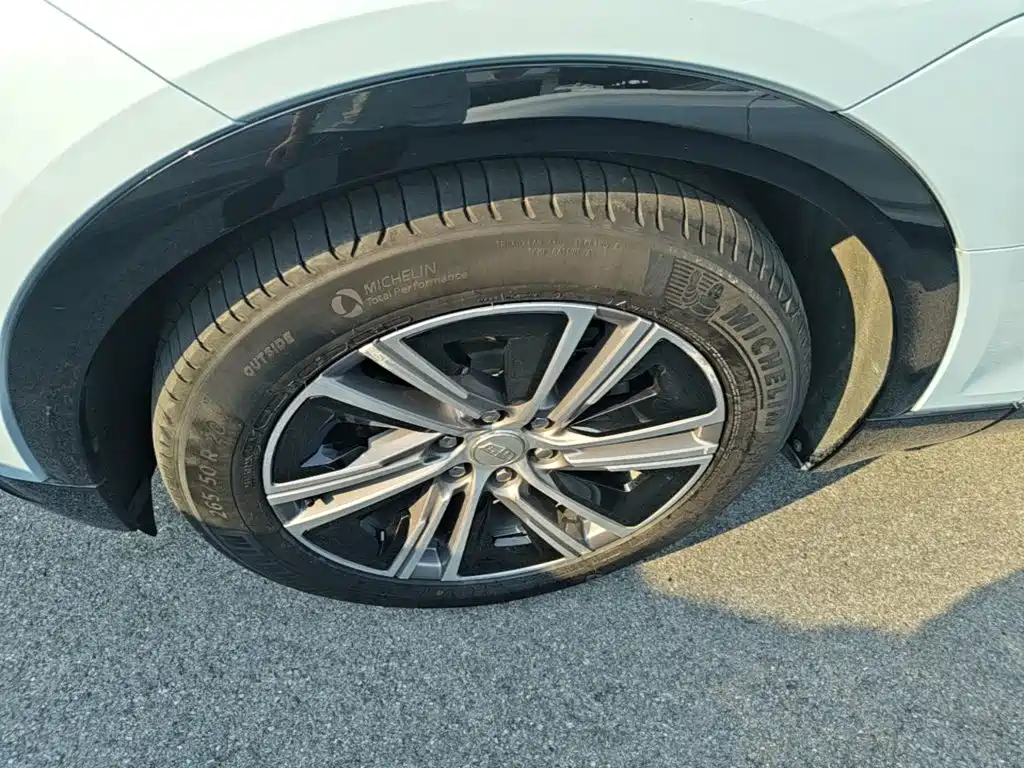 Cadillac Lyriq — миниатюра 23