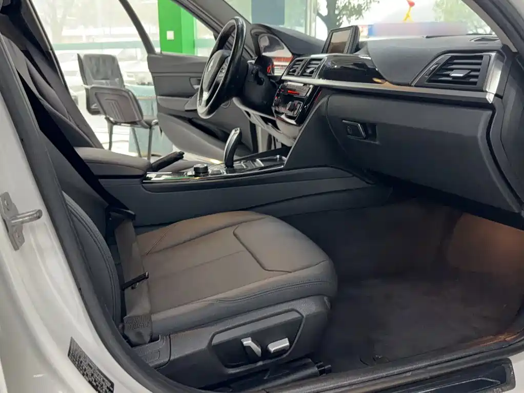BMW 3 Series — миниатюра 19