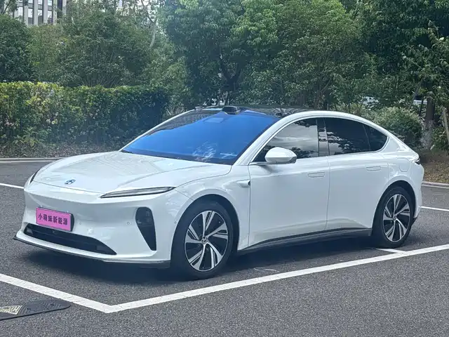 NIO ET5
