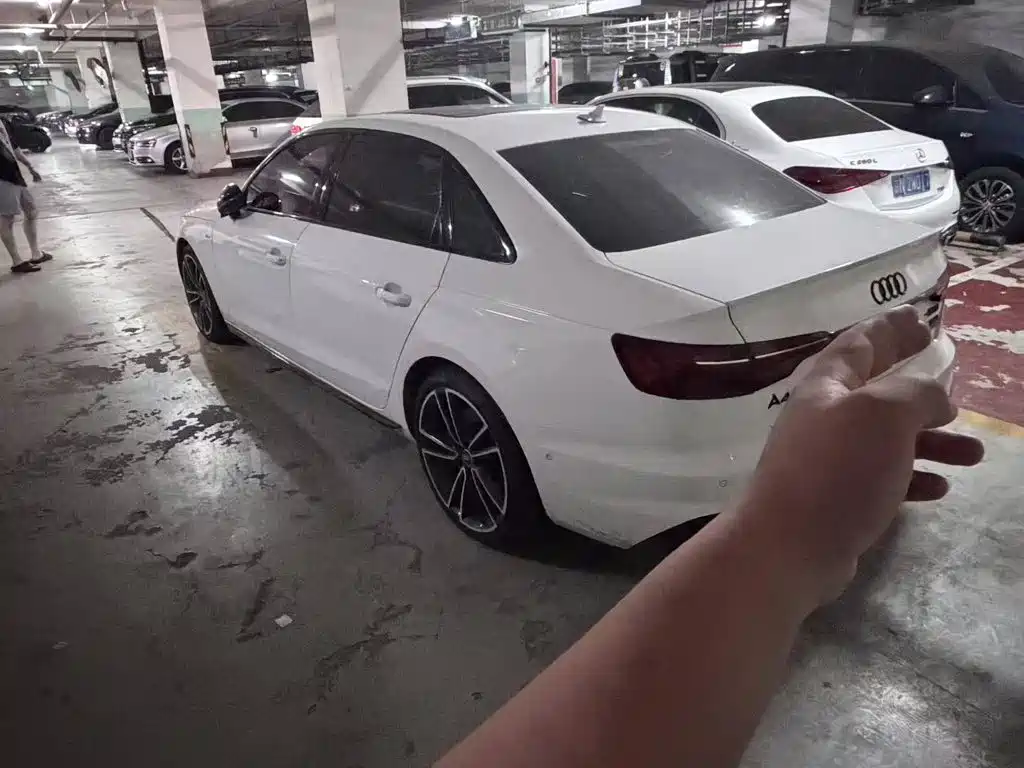 Audi A4L 2023 45 TFSI quattro