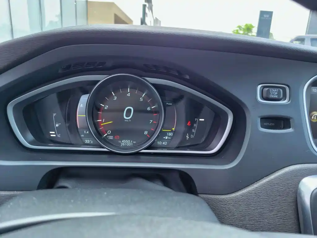 Volvo V40 — миниатюра 15