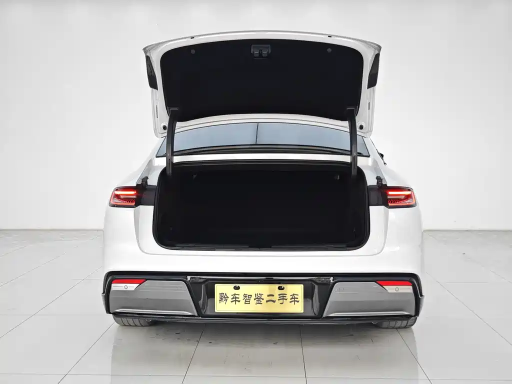 GEELY GALAXY GALAXY E8