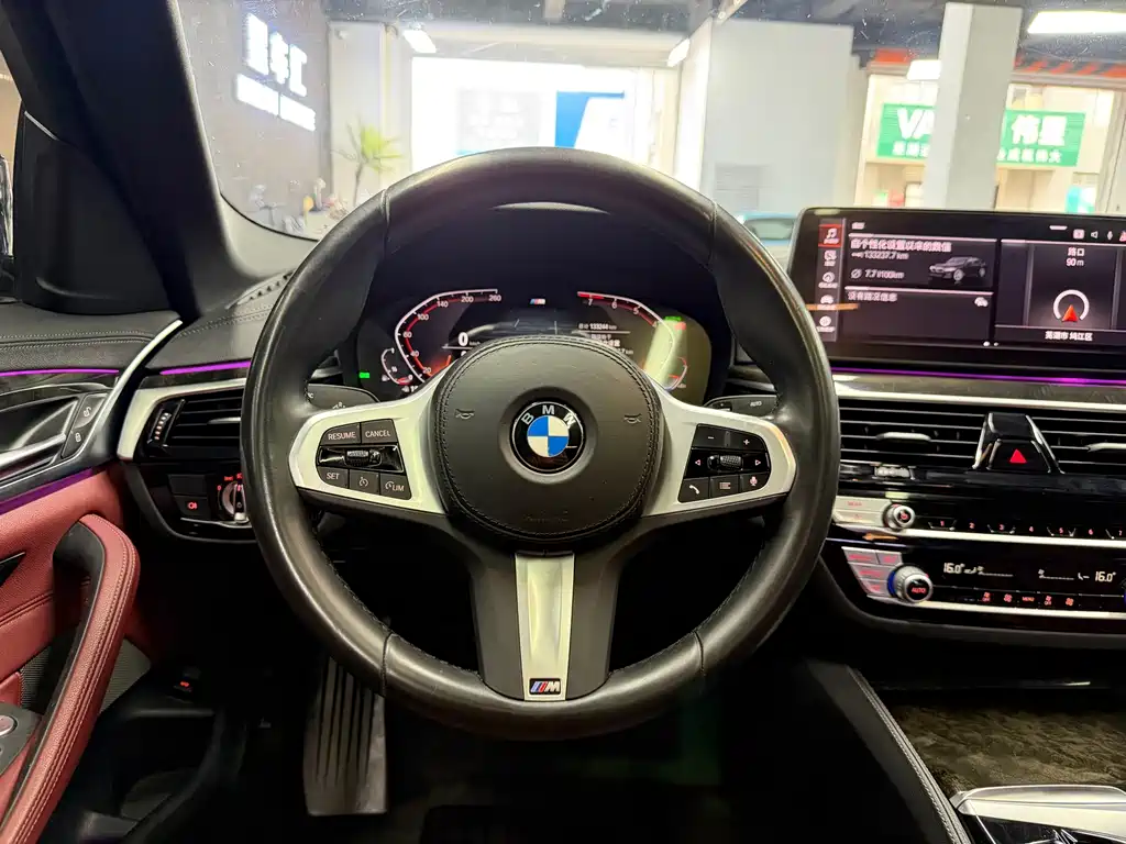 BMW 5 Series — миниатюра 8
